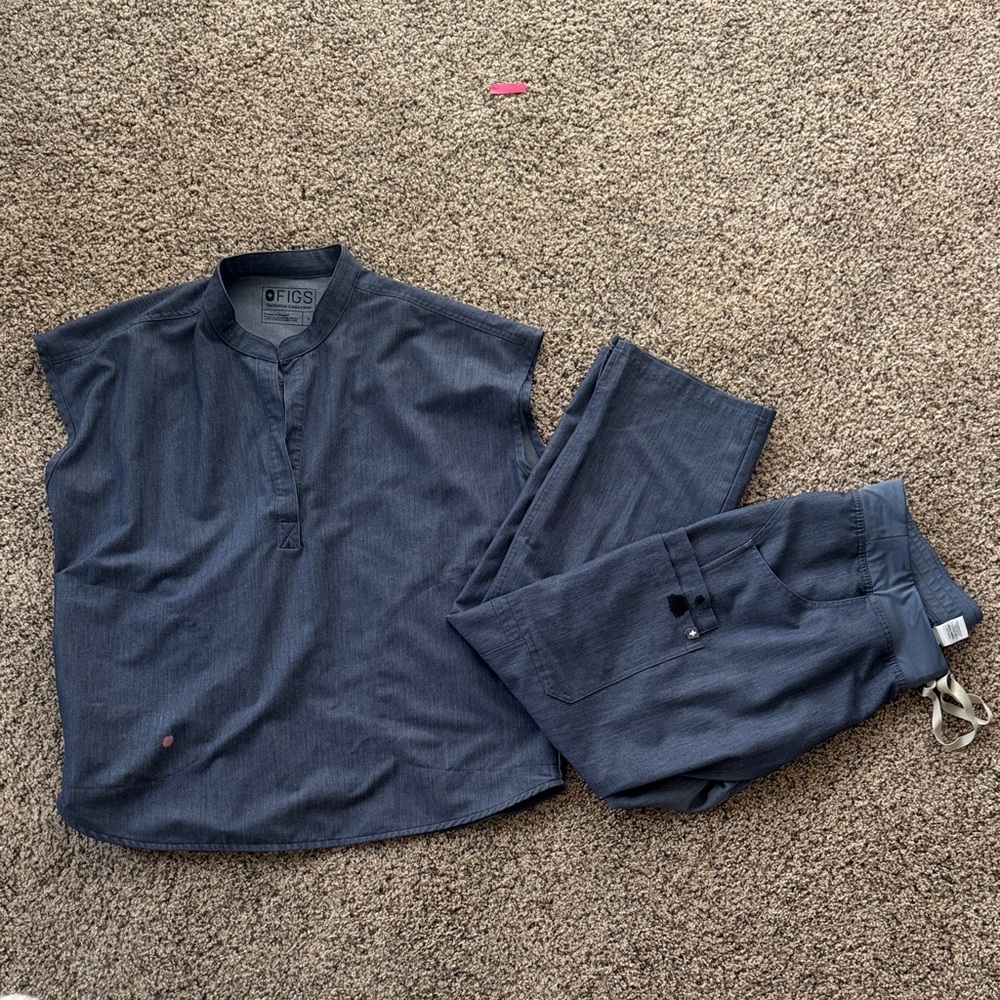 FIGS Rafaela top with Cargo pants set